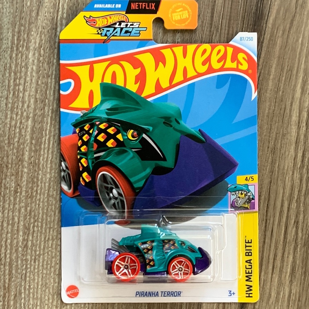 Hot Wheels Car Piranha Terror Mega Bite Fish Hotwheels Let Race Netflix 2024 New